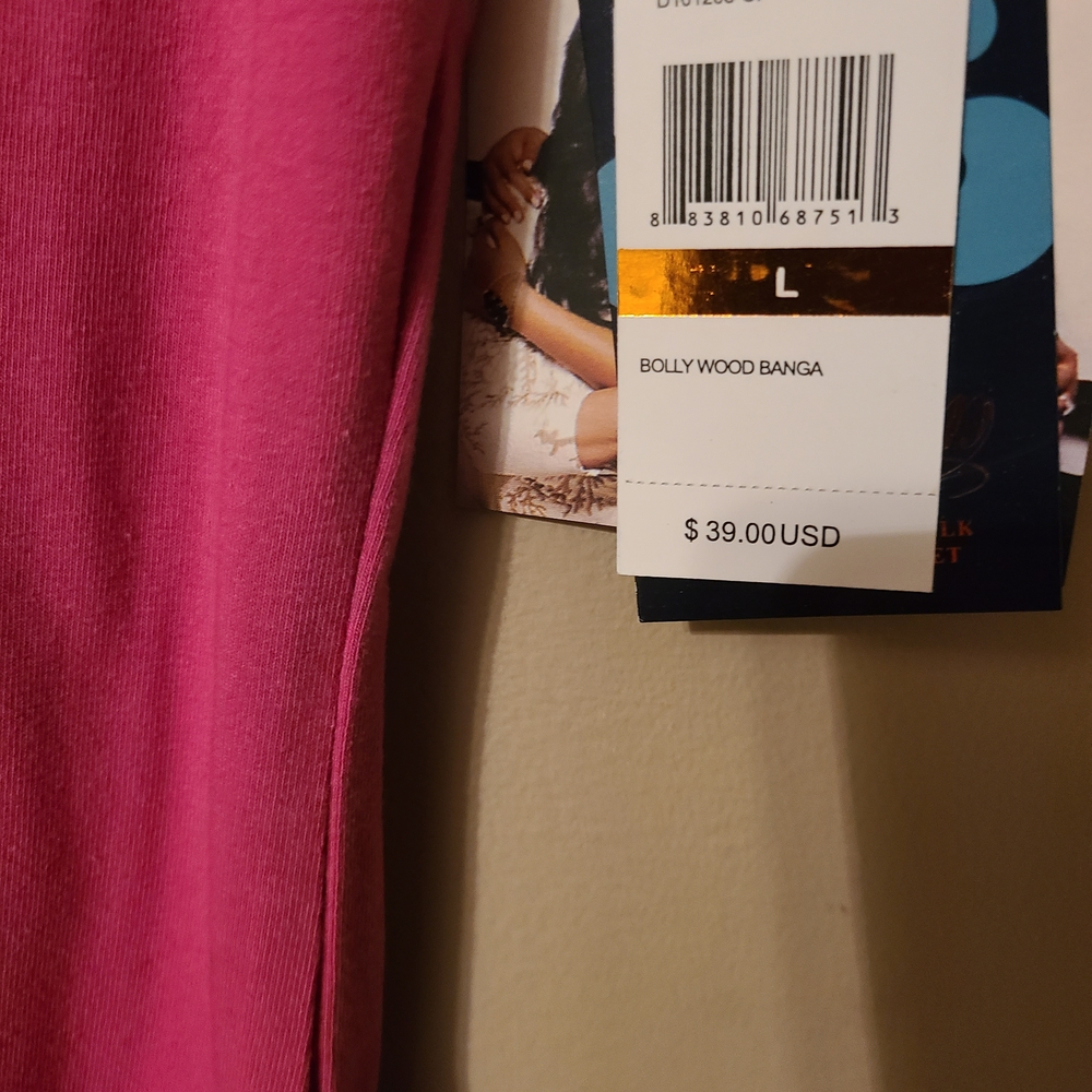 Dereon Pink V-Neck Graphic Tee - Picture 3 of 3